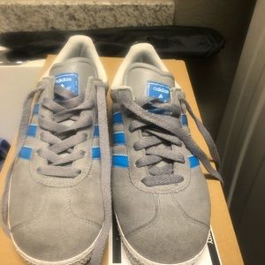 Women’s adidas size 5